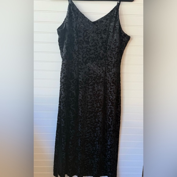 Rachel Zoe Y2K black velvet brocade pull on cocktail midi dress. Size Large - Picture 6 of 7